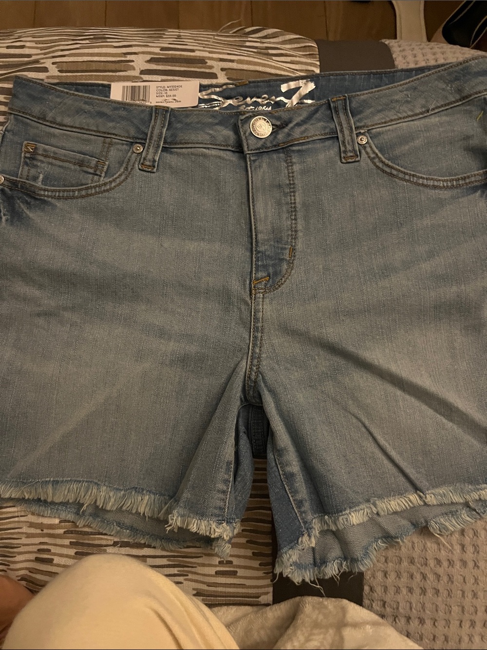 NWT Size 10 Seven shorts. Medium indigo shade.